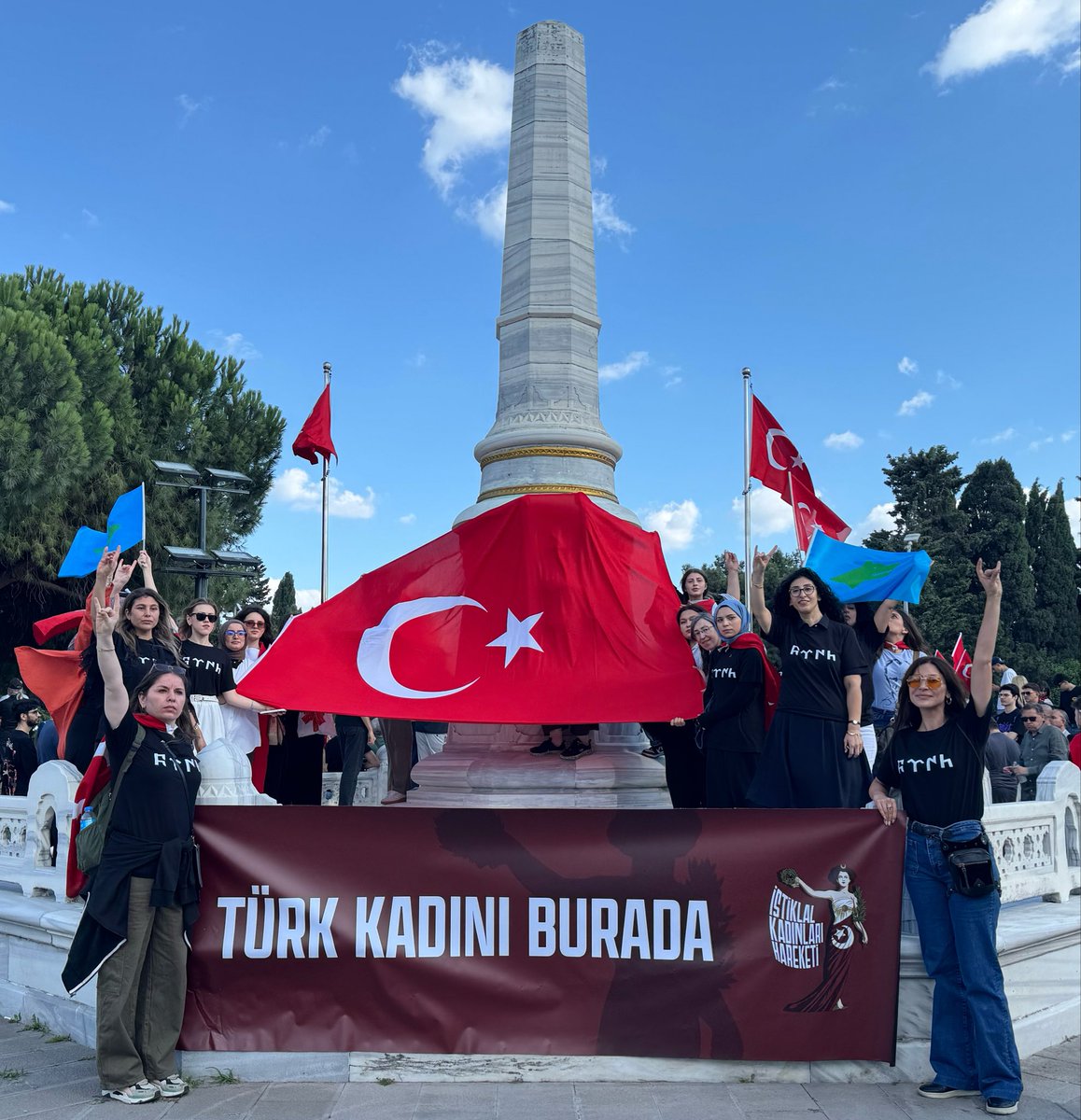 istiklalkadin's tweet photo. Terör propagandası yapan kadın oluşumları tarih oldu. Artık Türk milletinin gücünü arkasına alan İstiklal Kadınları Hareketi var! https://t.co/0EDLKeIMUV