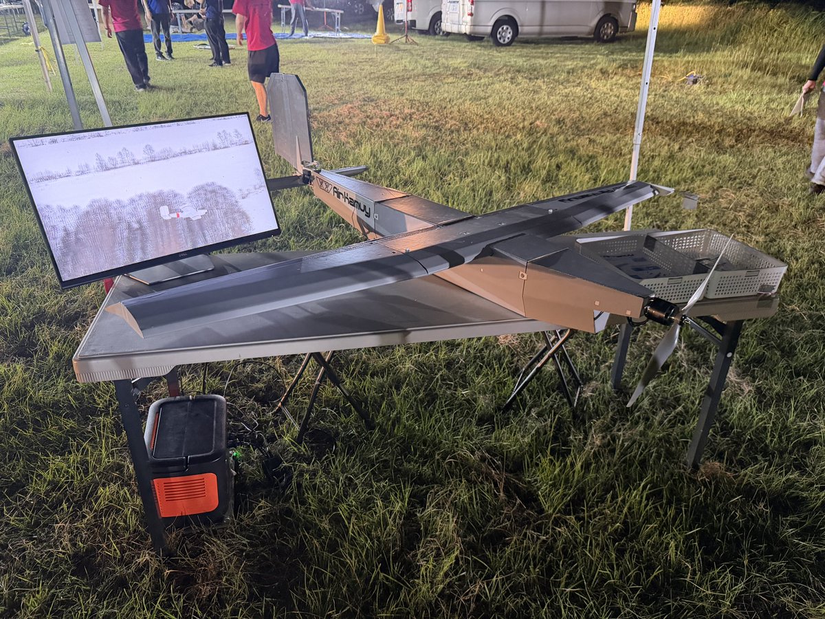 kobayan614's tweet photo. HPA飛行会、AirKamuy設営完了しました！
段ボールドローン展示しているので、ぜひみていってください！ https://t.co/AEtdspJXek