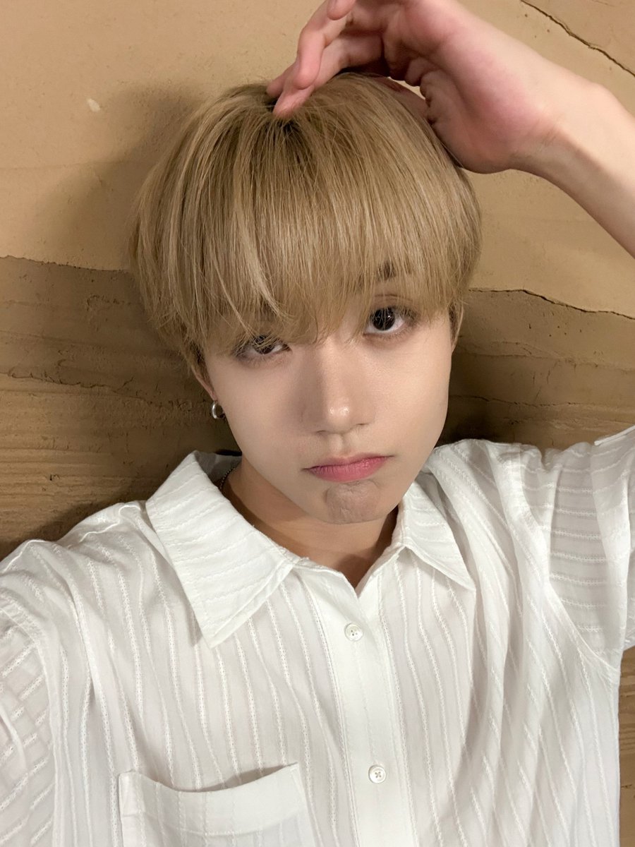 TRENDZ_OFFCL's tweet photo. [#하빛] 오늘 하루도 고생한 네게 주는 선물🎁

#FROM_TRENDZ #TO_FRIENDZ #TRENDZ #트렌드지 #하토선 #행복이란 #너와함께하는것 #행복한밤 #빛꿈꿔 https://t.co/qbWbcbwuOr
