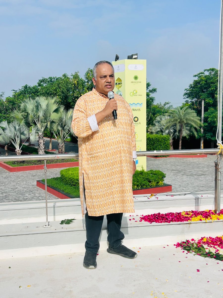 sudipkmaity's tweet photo. Hoisting the #Tiranga with Guests and addressing Team Emerald Club - Rajkot on the occasion of #80thIndependence Day Celebrations https://t.co/0iqkC6Fv8h