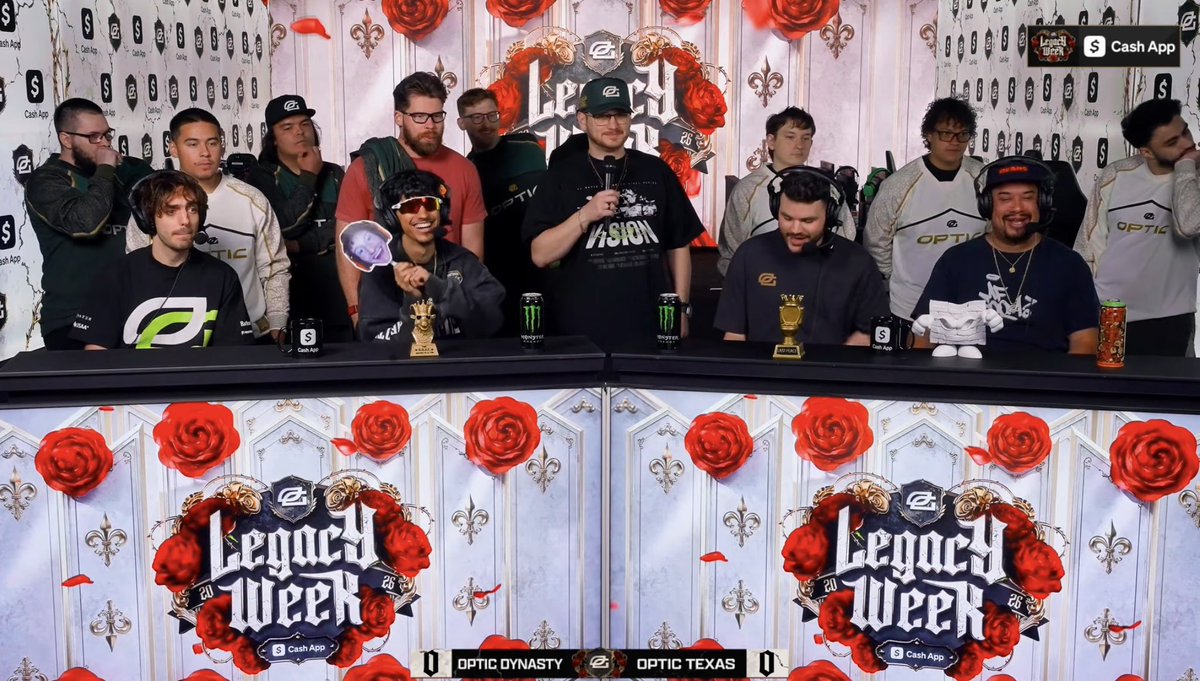 SwootyWRLD's tweet photo. I just wanna say thank you for all the support and love this week ! I genuinely appreciate everyone and had so much fun 💚🎤 @OpTic #greenwall https://t.co/T1enRclKYE