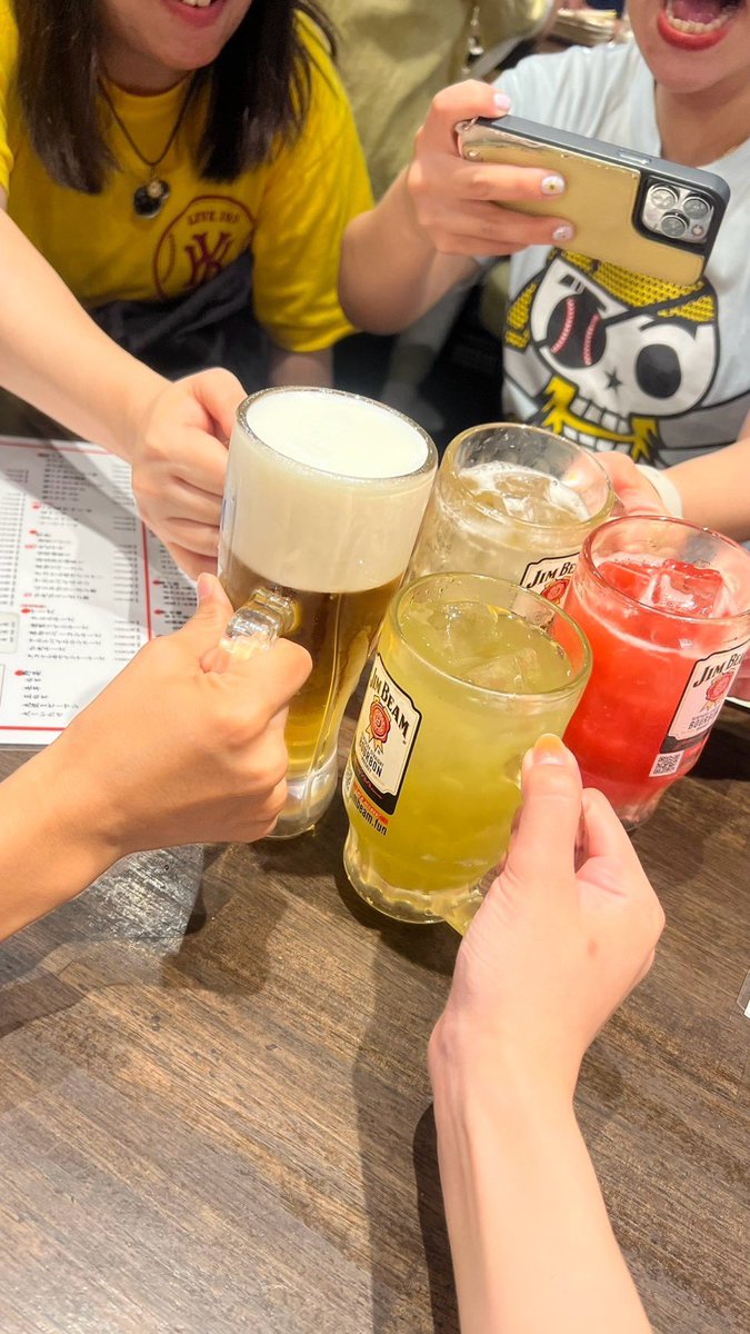 Naokolovesaku's tweet photo. 名古屋 LIVEも最幸でしたっ！😊

最後のMCで涙腺崩壊😭😭
だだ泣きでペンラ振ってました💛

今日は1階の大分後方だったけど
ファンサ頂けたと確信🙂‍↕️🩷

そして大好きなCrewとカンパイ🍻

#遊助　#名古屋LIVE  #遊助2026ツアー https://t.co/J8QuBHjcBR