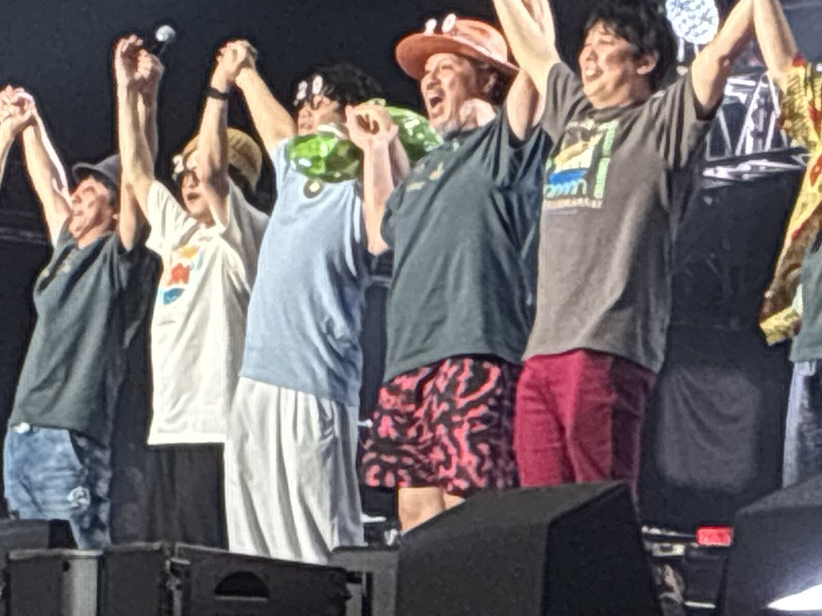 AsinRED's tweet photo. 逆サイドに推し(スキマ×長澤×秦×山崎)が固まってたので、そこをズームして撮ってたからかなり画質が良くない…

改めて2人が20年もオーガスタで音楽を続けてくれた事に感謝と祝福🙏
#オーガスタキャンプ https://t.co/Yz6p4e1tiV