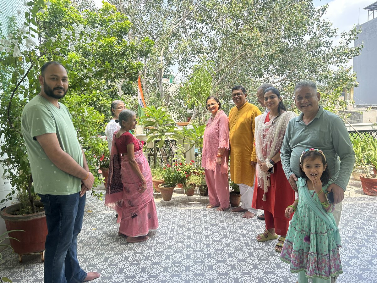 gopalkagarwal's tweet photo. #15अगस्त2026, 80 वें #स्वतन्त्रता_दिवस पर परिवार सहित घर पर तिरंगा फहराया । #हर_घर_तिरंगा https://t.co/YbCMhfLCY8