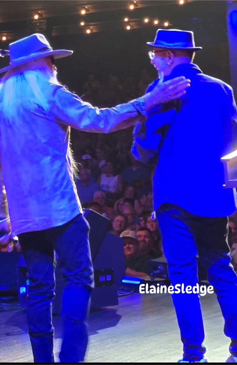 BBluebird1's tweet photo. @wlgolden @wlgthegoldens @oakridgeboys Thanks to Longtime Friend ElaineSledge for Sharing this great picture w/Charlie Mattos😊 https://t.co/LiWRioc7T9