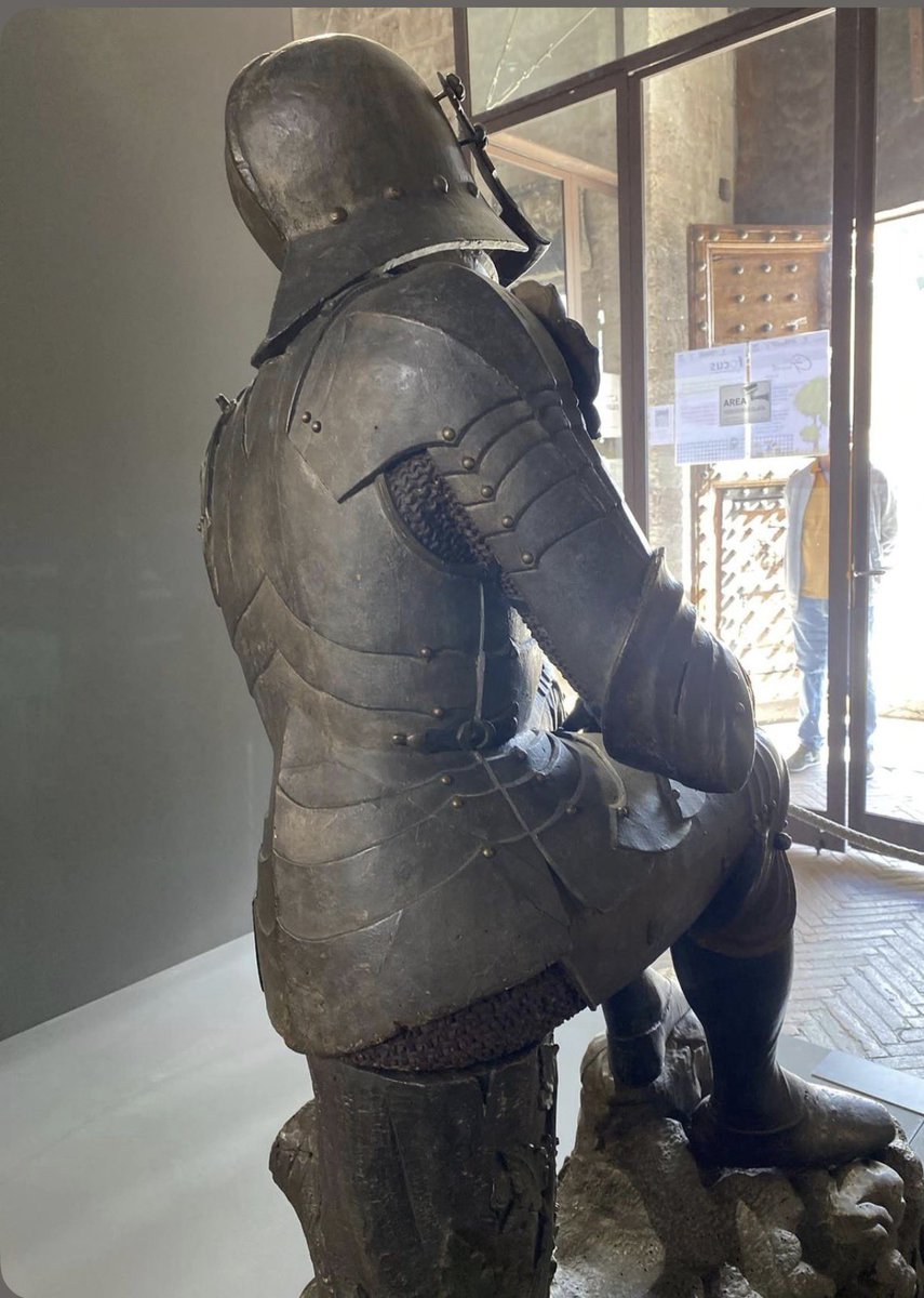 Argonaut1535's tweet photo. 🇦🇹“The Sleeping Knight” (Schlaffender Ritter) life size wood statue ca. 1490 by the Tyrolean sculptor Hans Klocker.

The level of detail is insane! Originally it was painted in detail; most of the original paint has worn away. 

From the Stibbert Museum in Florence. https://t.co/JDQTj7tMkb