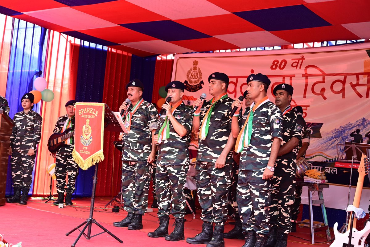 SSB_INDIA's tweet photo. #DGSSBOnTour
Shri Sanjay Singhal, IPS, #DGSSB, visited #BOP Panitanki & BOP Baramaniramjote along the Indo-Nepal Border and reviewed security arrangements and operational preparedness.
During the visit he interacted with
counterpart officials and conveyed warm #IndependenceDay greetings, reaffirming the spirit of friendship, cooperation and mutual trust.
#DGSSB also interacted with troops, witnessed vibrant cultural performances by the #SSB Jazz Band and local children and motivated personnel to uphold the highest standards of professionalism, dedication and morale.
#SSB #IndoNepalBorder #BorderSecurity #NationFirst
@HMOIndia @PIBHomeAffairs
@PIB_India @ani_digital @PTI_News @41BnSSB_INDIA
@08_ssb