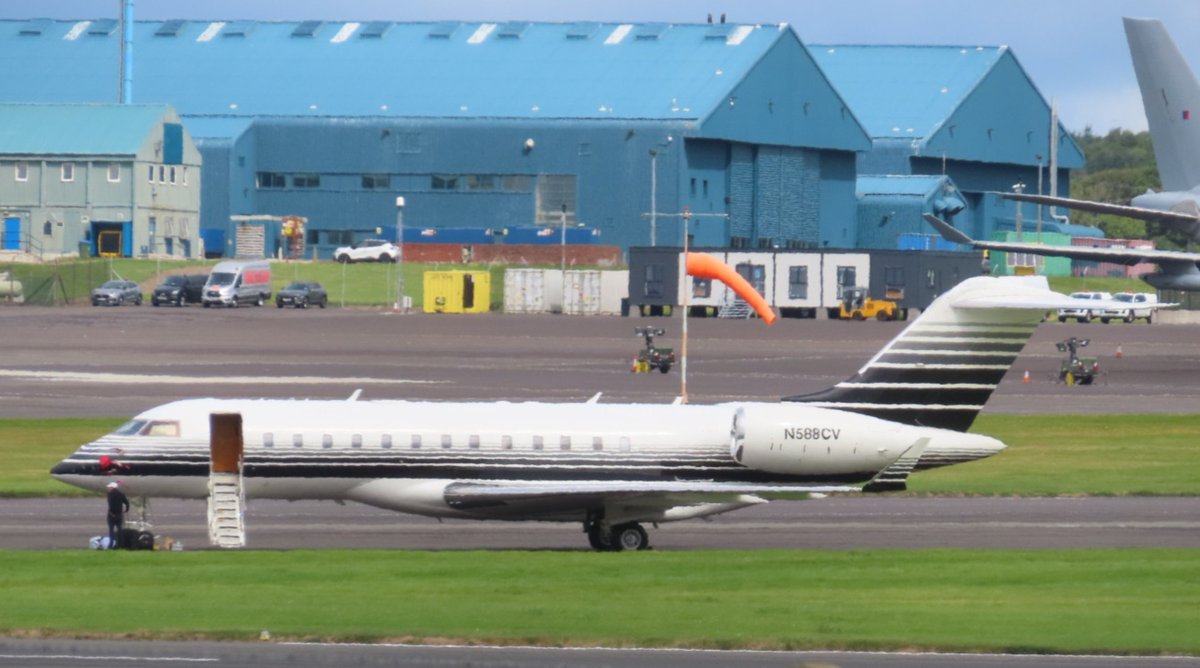 BloodyPolitics's tweet photo. I'm gonna stick my neck out and guess they're in for Ayrshire's world class golfing. β³οΈ
2-NITE & N588CV #smallplanesmatter https://t.co/b629B0zz70