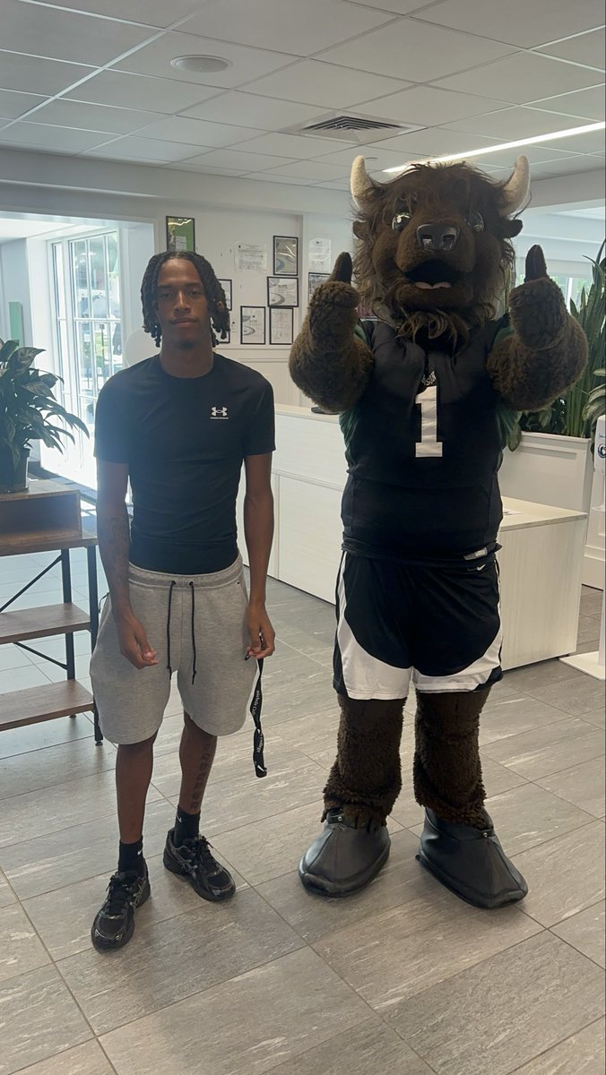 ZionBrown_615's tweet photo. Had a great time on my visit with Nichols College this Friday!! great atmosphere, beautiful campus, and an amazing coaching staff. Thank you for the experience!!
Roll Bison💚🖤 
#UnCommitted https://t.co/1hdMZD316j