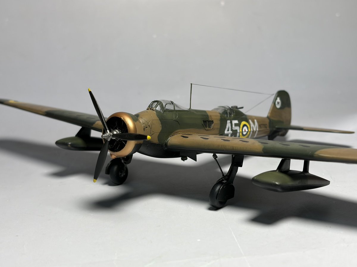 Pc9zC's tweet photo. ヴァロムの1/72ビッカース　ウェルズレイも完成致しました。変態蛇目ですが1938年にエジプトからオーストラリアまでの約11,500km（7,162マイル）を無着陸で飛行し、当時の世界距離記録を樹立しました。ちなみに主翼のぶら下がりは爆弾層です。 https://t.co/gwdvvD9uBH