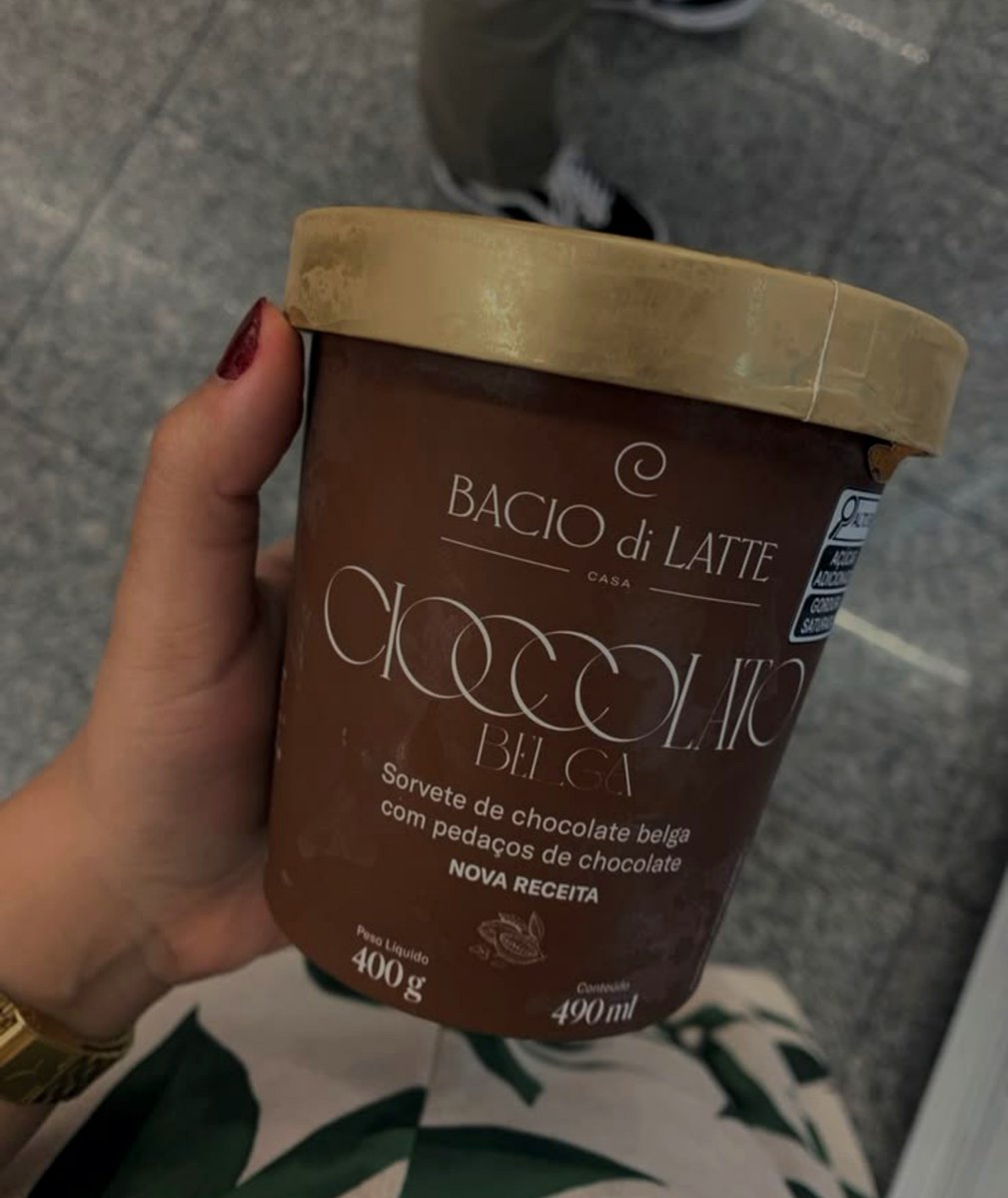 stargirlzm's tweet photo. quando você prova um sorvete da Bacio di Latte e descobre por que sorvete caro é caro https://t.co/YHYnQuzBIr