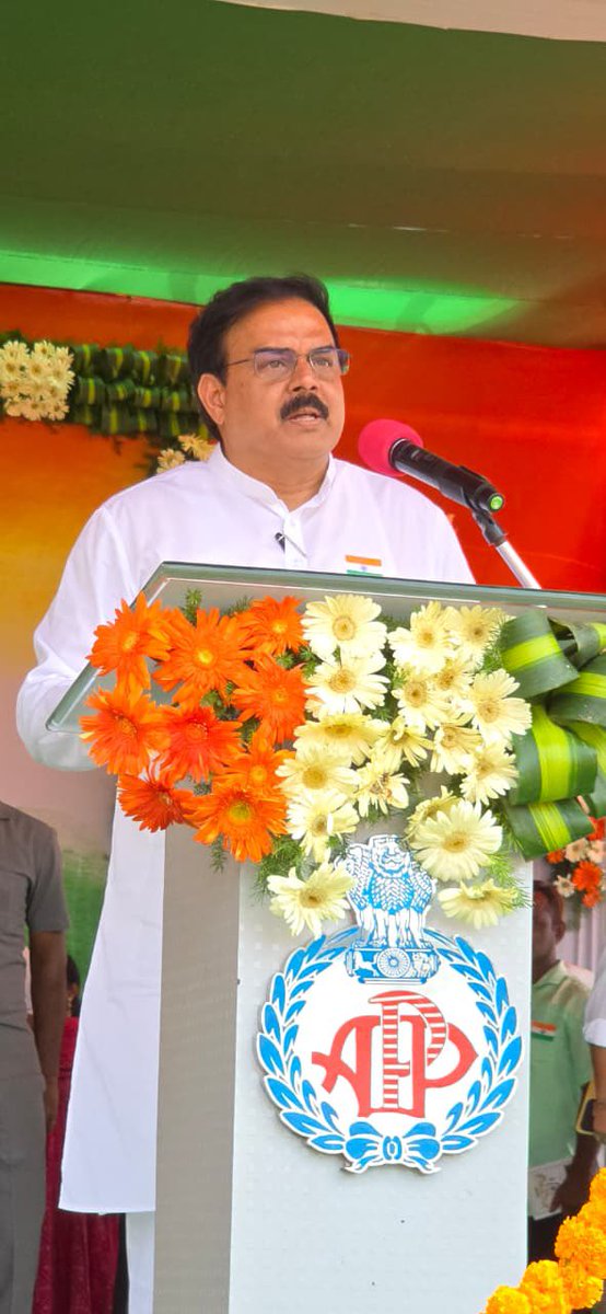 mnadendla's tweet photo. Proudly hoisted the National Flag at Narsaraopet, Palnadu district on the occasion of the 80th Independence Day.
Spoke about the district’s development journey with a clear focus on Viksit Bharat 2047 and Swarna Andhra 2047. Paid rich tributes to the sacrifices of our freedom fighters and the enduring pride of Palnadu.
Happy Independence Day!
@ncbn @PawanKalyan