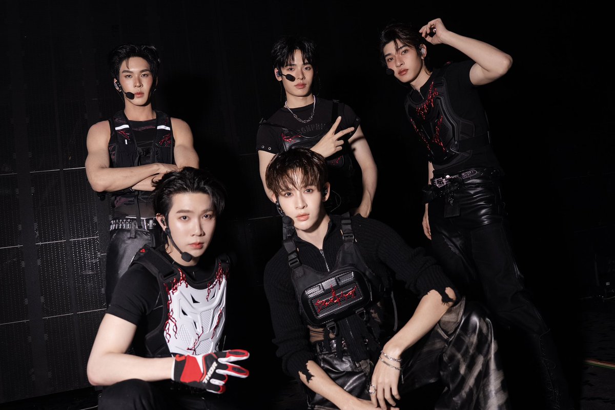 DEXXofficialTH's tweet photo. พบกับพวกเรา “DEXX” (Special Guest) ในงาน  𝐃𝐔𝐀𝐍𝐆 𝐆𝐎 𝐑𝐎𝐔𝐍𝐃 𝐂𝐎𝐍𝐂𝐄𝐑𝐓 Presented by True5G DAY 1 🎪💙✨

DUANG GO ROUND DAY1
#DuangConcertDay1
#DEXXth #DMDMUSIC https://t.co/KxuCzaeSmH