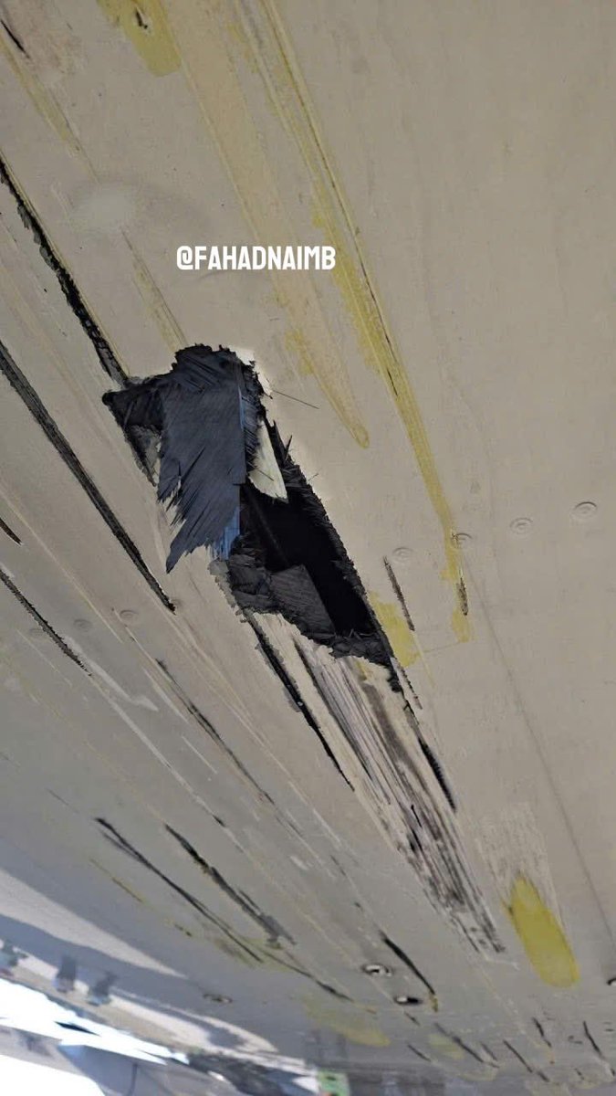 airplusnews's tweet photo. 🔴 [ Incident à Munich ]

Confirmation visuelle de dégâts sur le fuselage du Boeing 787-9 de Vietnam Airlines.

Un tailstrike a eu lieu lors du décollage, et des perforations sur le fuselage lors de l’atterrissage (cf vidéo). https://t.co/DQiIaqb1mD