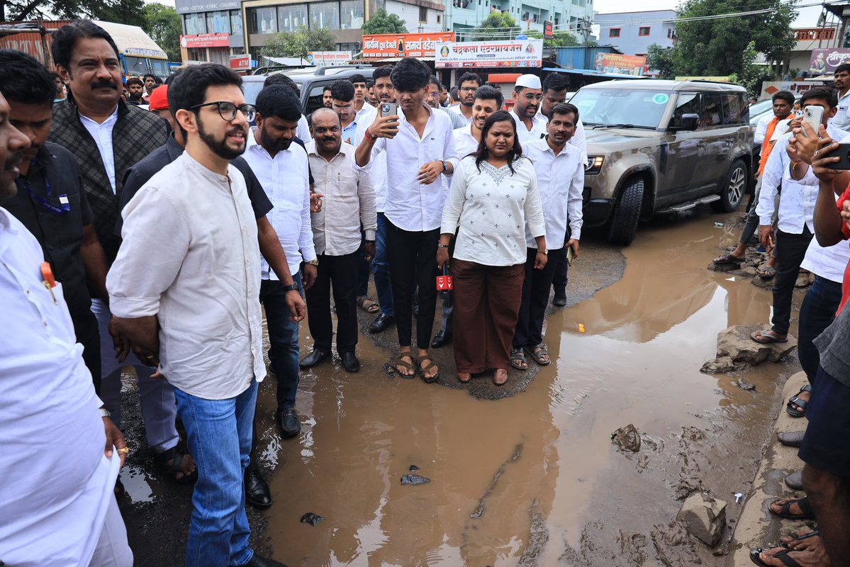 AUThackeray tweet picture