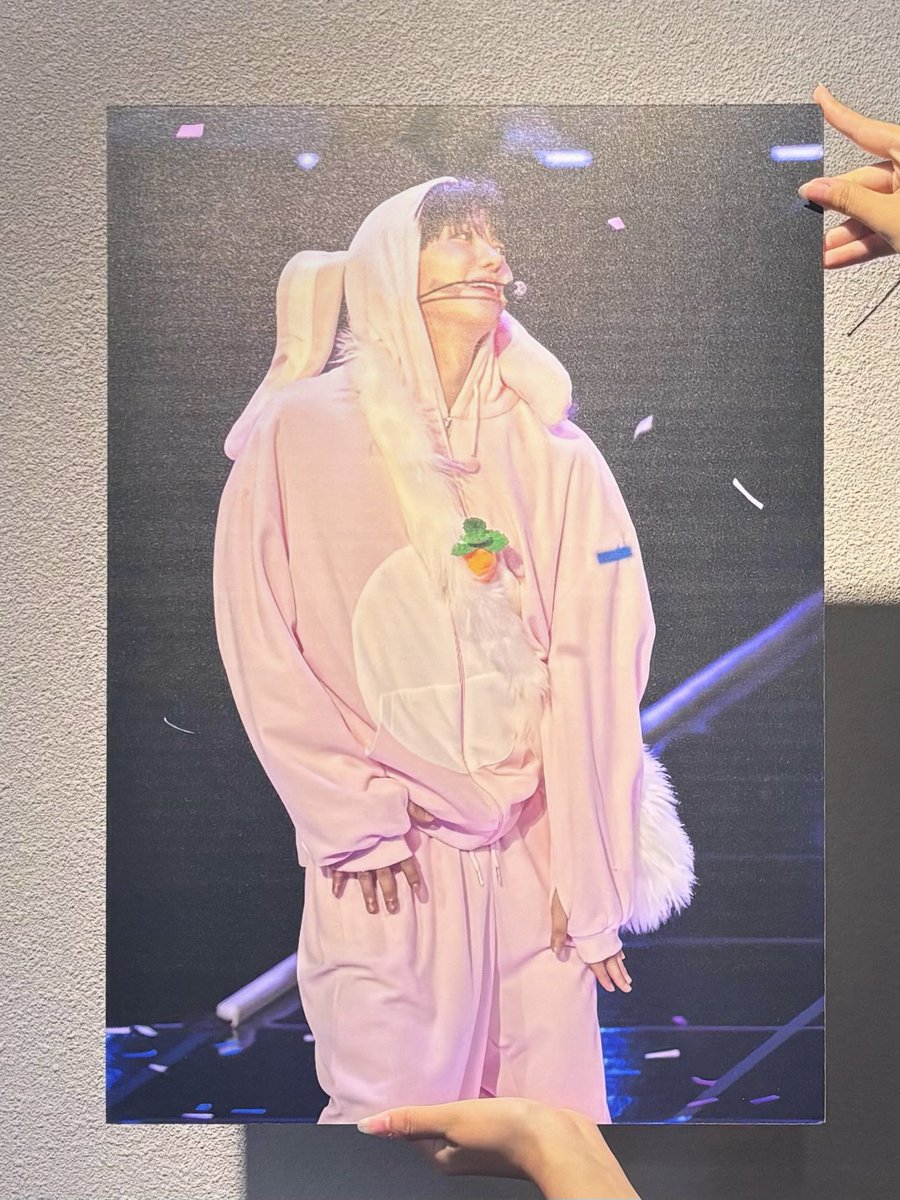 jaeminsplushie's tweet photo. 계획없이 오늘도 여기 잠깐 왔는데
토끼 액자까지 받아서 감사합니다!!
#BOTHSIDES 
#Cameras_Catching_EveryAngle https://t.co/goXYtRingL