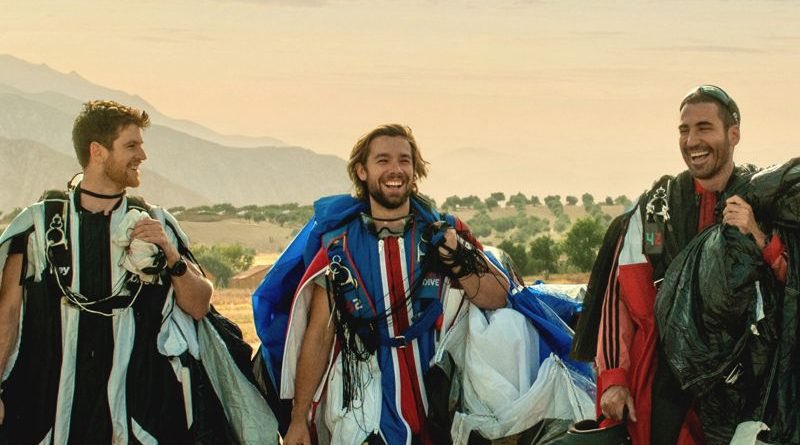 AdolfoRH's tweet photo. A #LaFiera le falta alma y sobra intensidad. ¿Dónde está la acción en una película que pretende honrar el salto base?
Más allá de sus espectaculares paisajes y producción exquisita, se trata de una lucha constante por terminar de verla

⭐️•••• https://t.co/c0vWXQOTwi