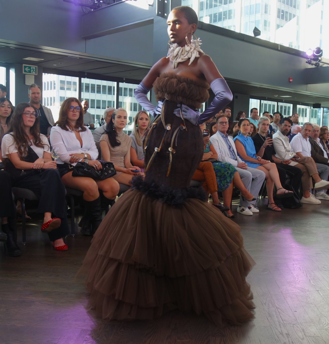 DLVisionMode's tweet photo. Le défilé de mode de HELMER présenté jeudi dernier lors de l'ouverture du @madfestivaloff est mémorable et j'y reviens dans cet article #FashionShow #Mode #Art #Montreal #HELMER #DLVisionMode  
👉
https://t.co/feEY6IvI1P https://t.co/XpBsct7Vck
