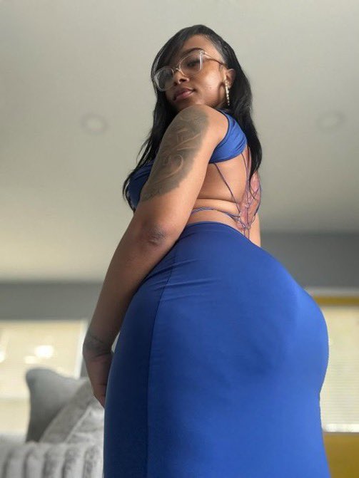 Bad_AssAliyah0's tweet photo. Cute face, dangerous curves… good luck looking away. 😮‍💨💙🍑 https://t.co/4EzAOZWHoi