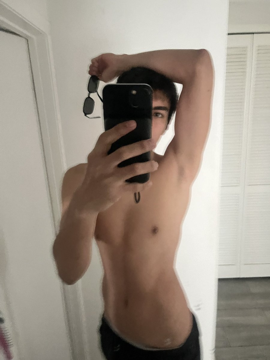 diegolol1111's tweet photo. después del gym https://t.co/pb9GBKIsNR