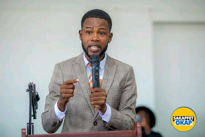 SteeveGranjean's tweet photo. 🇭🇹 YON AYITI POU TOUT MOUN

Ayiti se pou tout pitit li.

Nou bezwen yon peyi kote lalwa respekte, kote travay gen valè, kote timoun ka aprann, kote jèn ka jwenn opòtinite epi kote chak sitwayen ka viv ak diyite.

Steeve Grandjean chwazi sèvi ak vizyon, respè ak responsabilite. https://t.co/XxWKTsiMwO