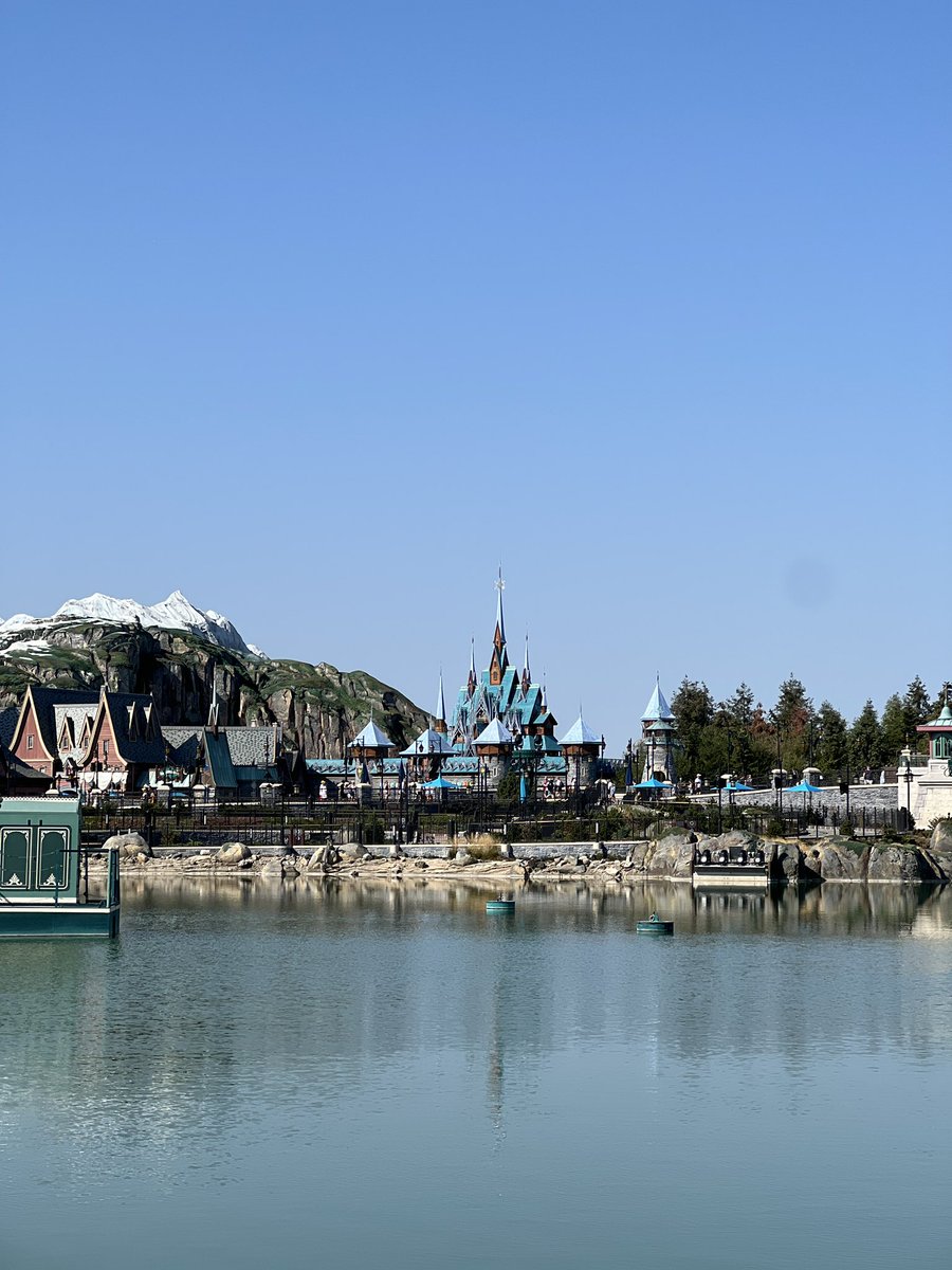 funnylittleowl's tweet photo. coming out of retirement for a sec to exclaim: OH BOY, WHAT A WEEK!!! 🤩

yo girl has been traveling through europe and literally JUST got back from disneyland paris yesterday (see my 2 new pals), only to wake up to the news that ZOOTOPIA 3 HAS BEEN ANNOUNCED!!!

I AM LIVINGGGG https://t.co/ziKXLTKlgK