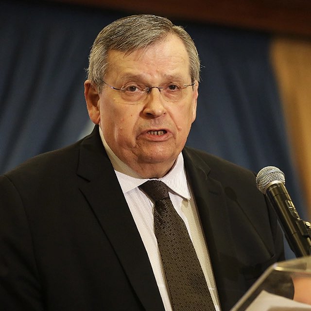 alexandmich's tweet photo. Ο Στέφανος Μάνος υπήρξε ένας αναμφίβολα ικανότατος πολιτικός. Το αποδεικνύουν τα έργα που δρομολόγησε ή/και υλοποίησε κατά τη διάρκεια των θητειών του: το μετρό της Αθήνας, το αεροδρόμιο «Ελευθέριος Βενιζέλος», η κινητή τηλεφωνία, η διάσωση της Πλάκας και πολλά ακόμη. https://t.co/O6cK1Arxb3