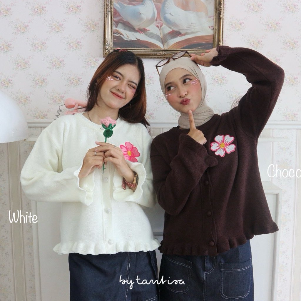 FSN989's tweet photo. Pliss, aku ga mau keracunan sendiri✨. Kalian pun harus lihat cardi ruffle super gemes ini 
✨ https://t.co/0PlhIiS0an https://t.co/iofWdW0bgi