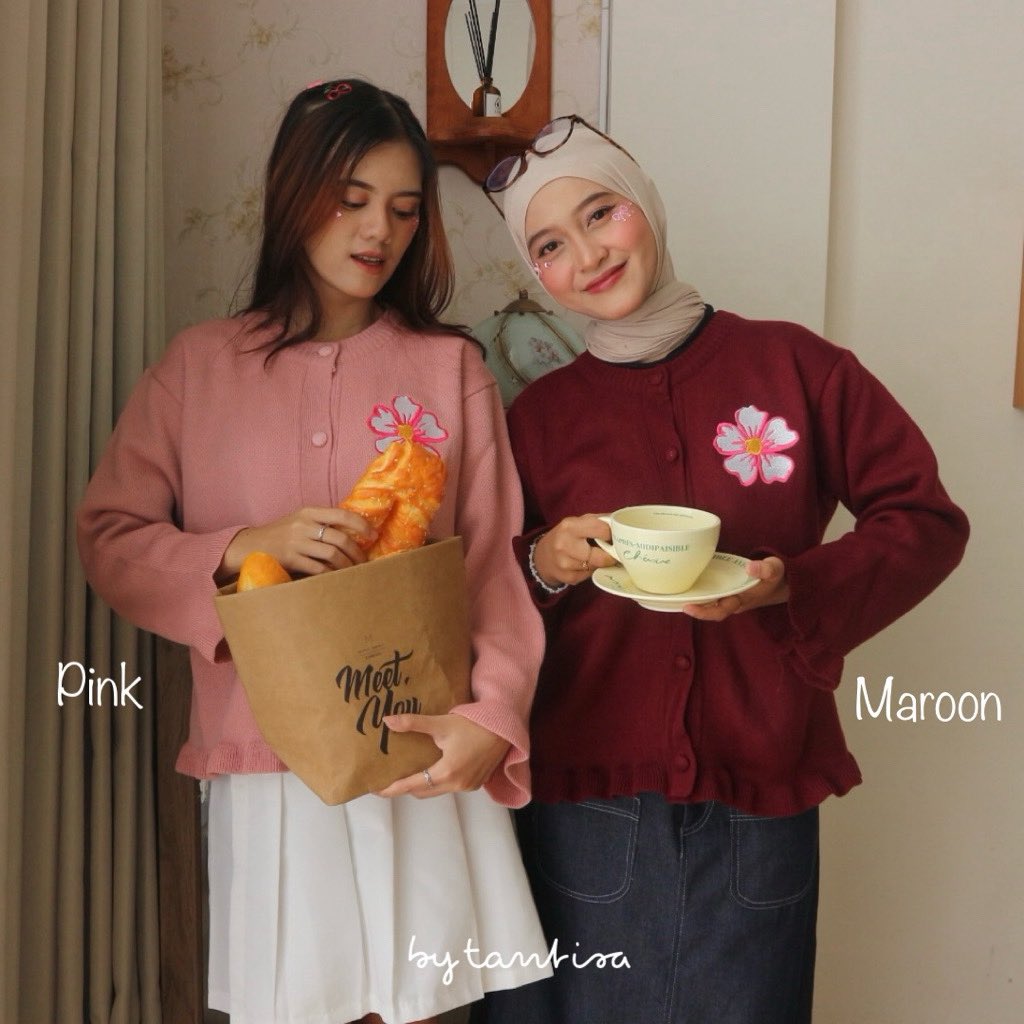 FSN989's tweet photo. Pliss, aku ga mau keracunan sendiri✨. Kalian pun harus lihat cardi ruffle super gemes ini 
✨ https://t.co/0PlhIiS0an https://t.co/iofWdW0bgi