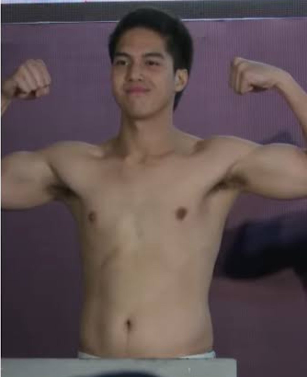MiskinTV_'s tweet photo. Unggahan foto El Rumi saat ia bermain sepakbola beneran bikin pangling.

Sekarang ia tampak lebih gemuk dibanding sebelum menikah.

Gimana menurutmu gaes? https://t.co/VYadN5GIBn