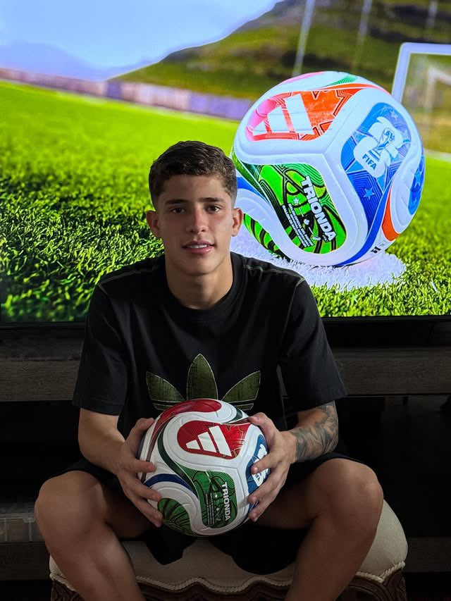 SoccerTwinks's tweet photo. I prefer him without the mustache, but to each his own

Bernardo Lopes Silva 🇧🇷
Palmeiras U20
2008.04.13 https://t.co/REPOQen0un
