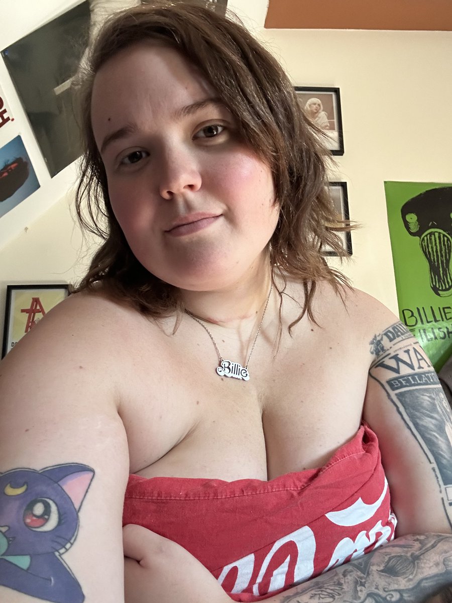 rubyyparker's tweet photo. Fat women can pull anything off with enough confidence! https://t.co/aAv9eBAkHE