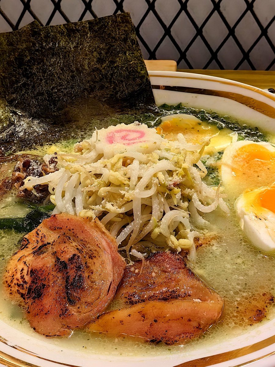 chubby_marilyn's tweet photo. Craving authentic Japanese tonkotsu ramen tonight! Rich pork bone broth, curly noodles, and perfectly charred chashu make this the ultimate comfort meal  #FoodieJapan， https://t.co/tdVpa1upa0