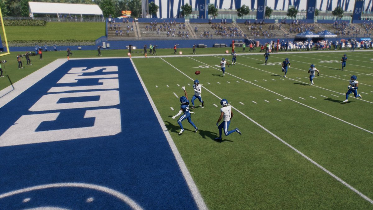 RZIndColts's tweet photo. 🔥Rookie WR Deion Burks makes the play of training camp with a one-handed grab!

The buzz is ramping up around the young speedster after a promising rookie camp.

#ForTheShoe #RZColts https://t.co/sphppfEJgz