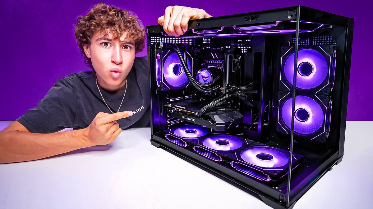 Vermaxtv's tweet photo. Free Gaming PC Giveaway! 🎁

To enter:
1) Follow
2) Like &amp; Retweet
3) Enter Here - https://t.co/Kzaq9vsSAR

Ends September 5th!
Goodluck!!! ❤️ https://t.co/zdAUEcv2gu