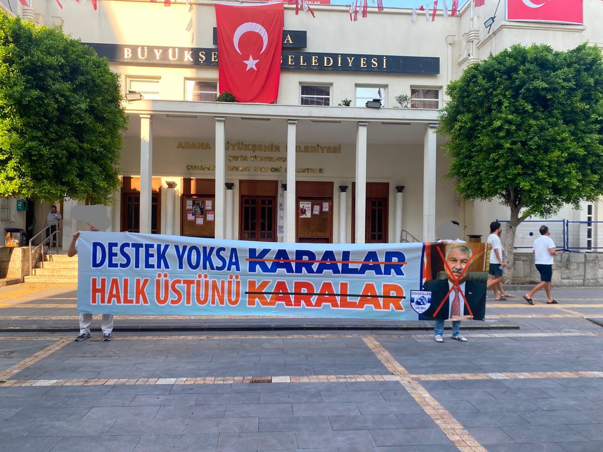 CanKorayMavruk's tweet photo. Halkın Parasını 
Kendi Paran Sanırsan
Onlar da senin üstünü karalar...

#DemirsporYalnızZeydanGamsız https://t.co/3zZ5PwWQse