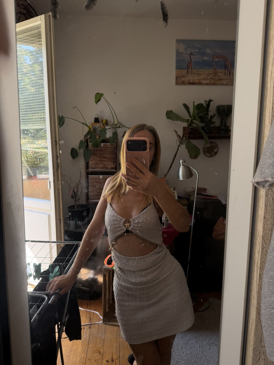 Celinajap's tweet photo. Welcher #Sklave schickt ohne viel zu reden #Geld? Will heute feiern gehen mit den #Mädels 

#money #findom #geldsklave #paypig #godess #moneydom #geldherrin #herrin https://t.co/W7lDpSo9F9