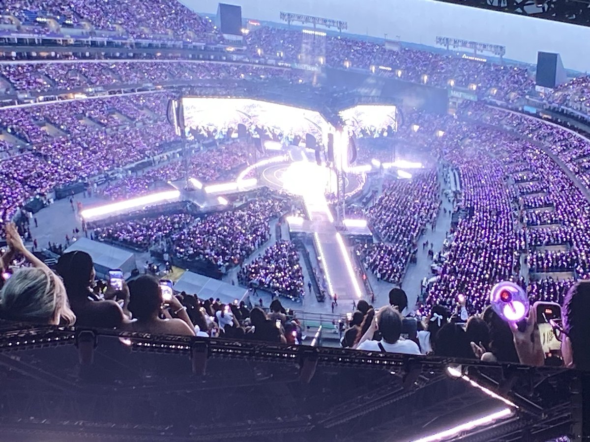 DCwithluv's tweet photo. Have fun tonight! Still in Baltimore withdrawal. https://t.co/75NCOgs5iF