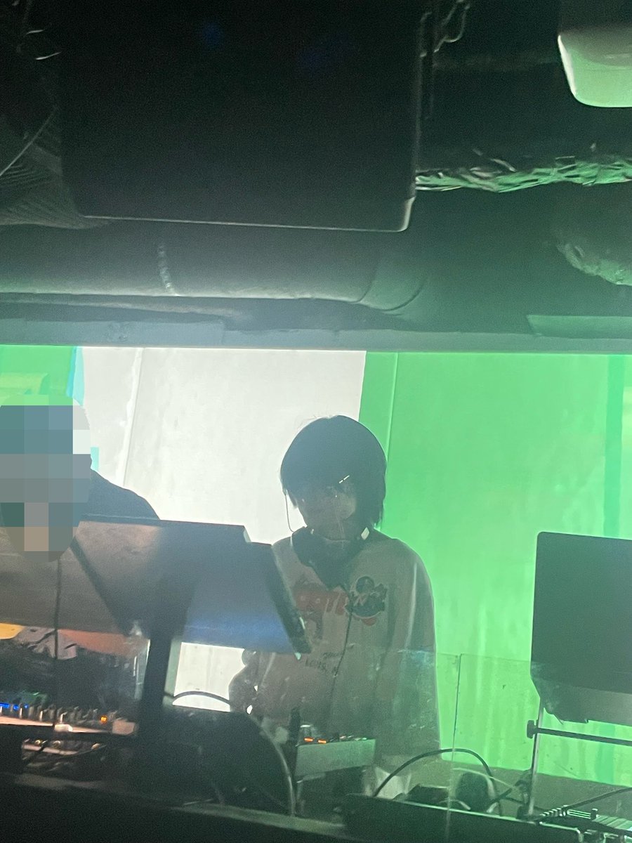sobapillow's tweet photo. フリーB2BみんなナイスDJでした！！！
中盤に135bpm▶︎175bpmのYour voice so...を流した者です！クラップしてくれた人ありがとうございました！めちゃくちゃ楽しかったです！
こんな無茶ぶりの繋ぎをしてくれたあるかなさんとD0BUさんに感謝……今日はとっても楽しかったです！！！！！！
#ClubDDD https://t.co/wI0Jq18kzw