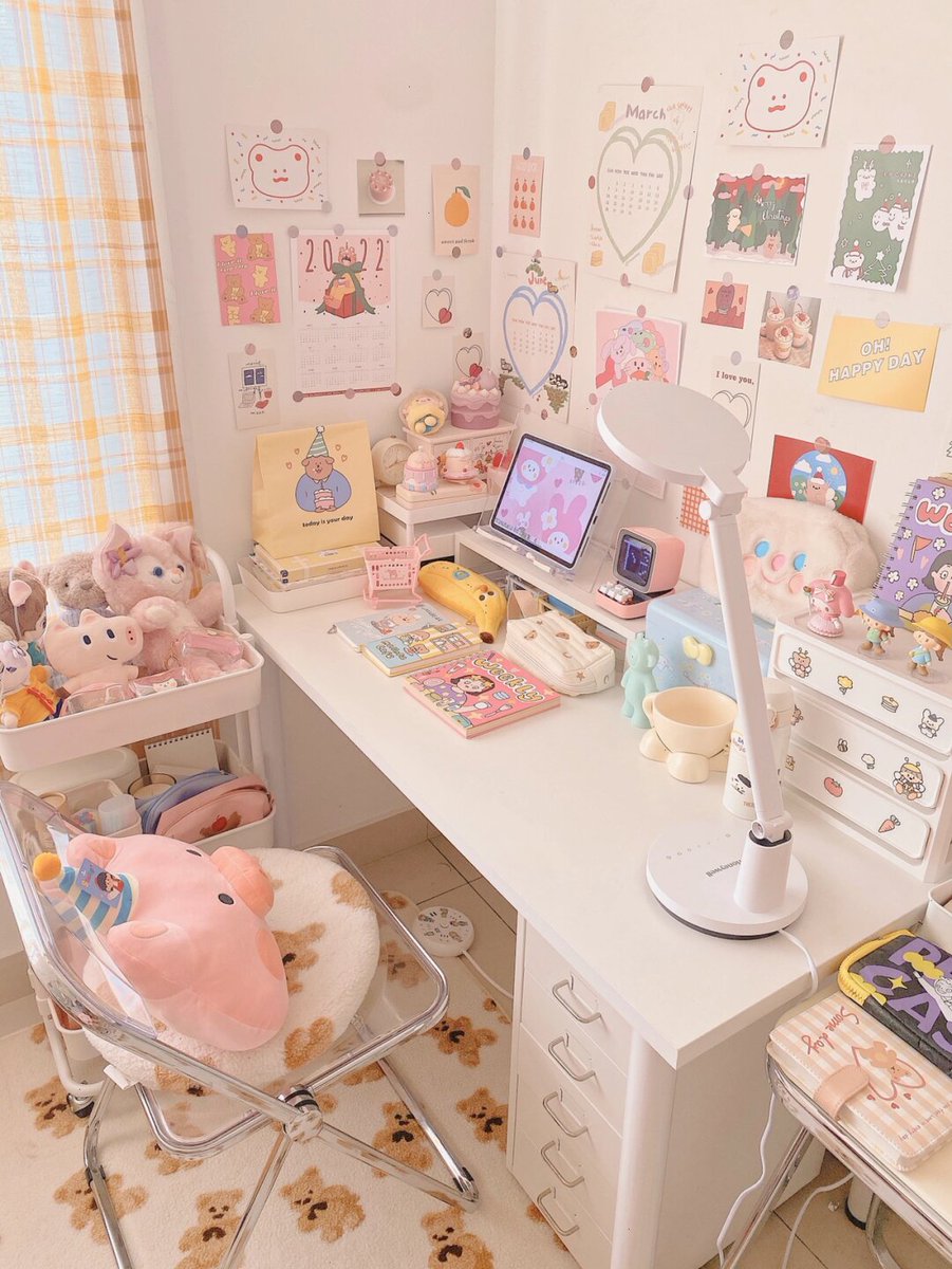 usmansing5's tweet photo. Transforming my small desk into a cozy, productive zone – less clutter, more green, big vibes for work u0026 focus today! https://t.co/DvYmQTQEks