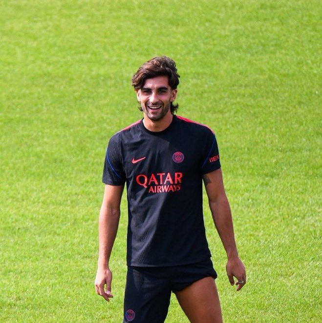 zshtpayne's tweet photo. Imagina que te funen por querer que tu afición y tu club te demuestren cariño, y al contrario, tu club no quiso llegar a un acuerdo, y tu afición te tiraba más 💩 cada vez, así que decides irte y ahora te tratan de arrogante. Irte es la mejor decisión que pudiste tomar Ferran 🙏🏻 https://t.co/ZTryWzSKpO