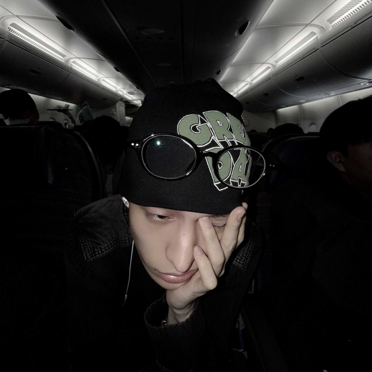 sicksevien's tweet photo. my definition of cool btw https://t.co/Q8gmo46S3N