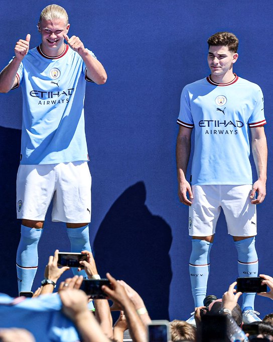 masBOLAA's tweet photo. Mereka datang di saat yang sama, emang gila scouting Man City.

Bener ya kata orang kalo lagi banyak uang, pasti encer otak kalo mikir. ☺️ https://t.co/uaslwnt3Rz