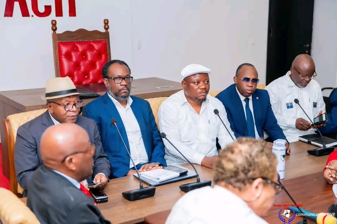 tuleymboshamba1's tweet photo. L’opposition congolaise éprouve d’énormes difficultés à mobiliser les Congolais contre le changement de la constitution. Cette incapacité des opposants démontre clairement, la volonté du peuple de changer la constitution et l'amour de ce peuple Envers  leur chef de l'état Félix. https://t.co/S2pyULZyXr