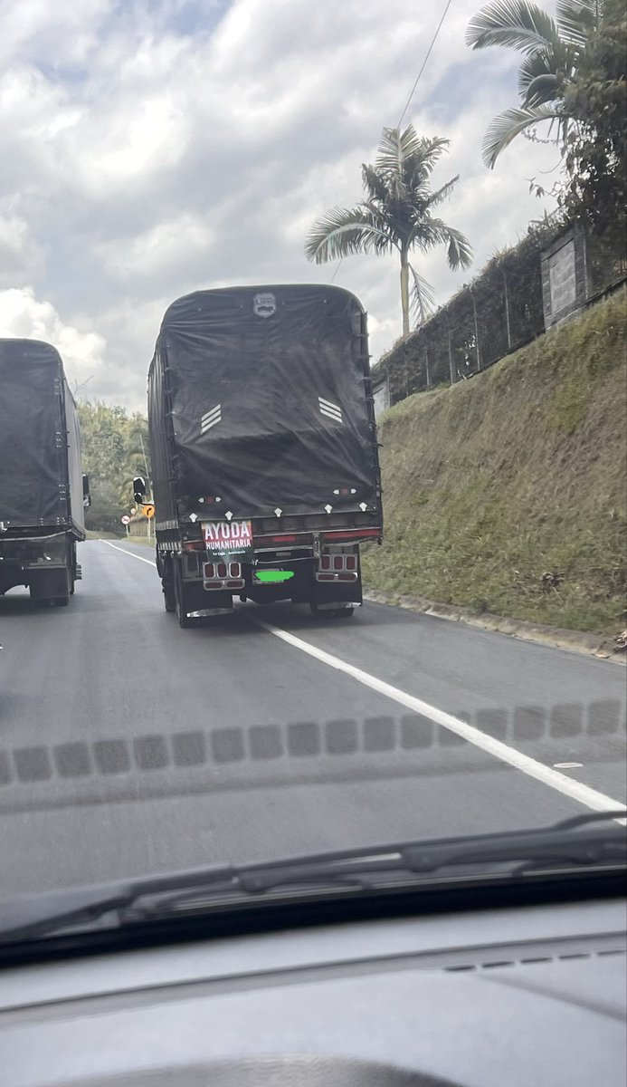 pinedismo's tweet photo. Mírame lo hermoso que es esto, y así habían muchísimos más, emociona demasiado 🥹🥹🥹

Que país hermoso somos.

Via Medellín - Eje cafetero https://t.co/FwJjdCFbUB