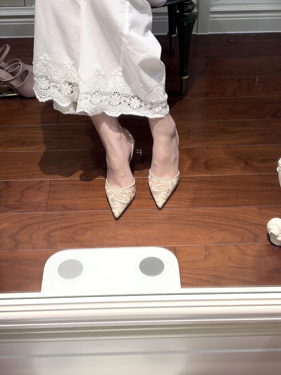 Dame_1Mel's tweet photo. Found the missing piece to my Cinderella moment. ✨ Obsessed with every single detail. #BridalShoes #WeddingInspo https://t.co/88LmKcf4Og