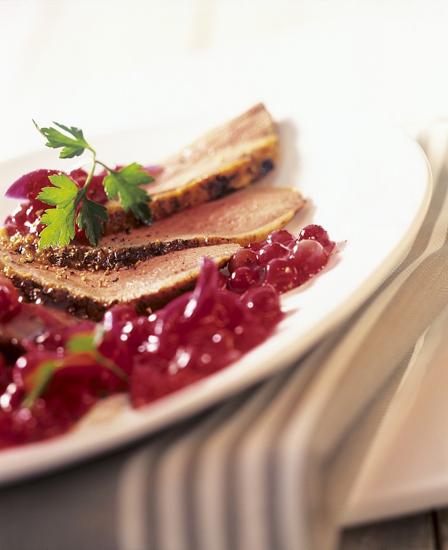 EENC1gR3vqfnEF's tweet photo. Thanksgiving feast drop! Roast turkey, spiced cranberry sauce u0026 homemade pumpkin pie—limited spots only! Tap to book your holiday table today. https://t.co/hK5y4hbStG
