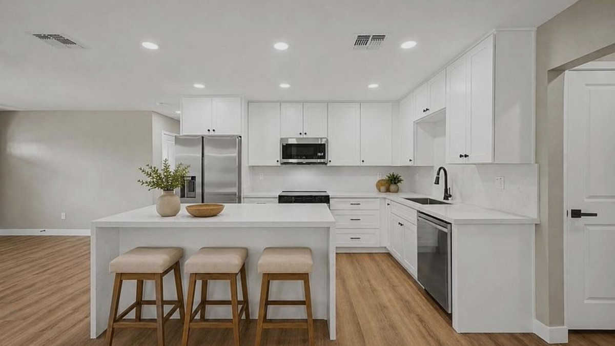 robhrealtor's tweet photo. Rebuilt 4BD/3BA in Mesa! No HOA, new everything &amp; quartz kitchen. $467k (appraised at $505k). DM for a tour of 641 W Emerald! https://t.co/FTyVgRSjPg