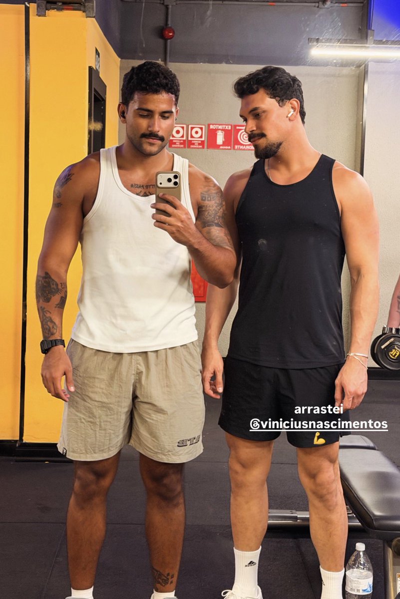 centralreality's tweet photo. Ex-BBB’s Lucas Pizane e Vinicius Nascimento juntos em nova foto. https://t.co/uDh5w7I5A5