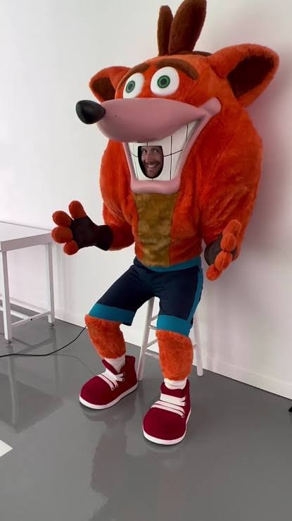 LaMazorcaMagica's tweet photo. @HYPEX He looks like this mascot costume https://t.co/YesScrtpHg